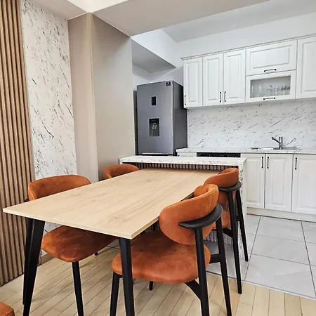 Luxury Modern Apartment *
